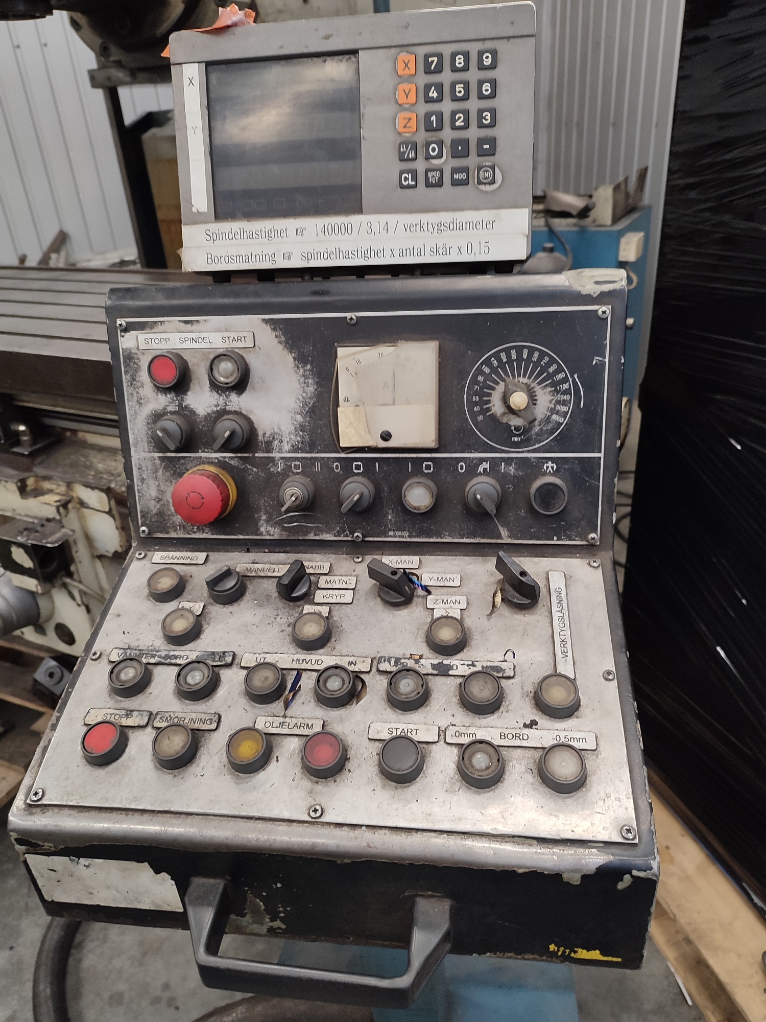 FREZARKA UNIWERSALNA TOS KURIM FGS 63 B - obrazek 2