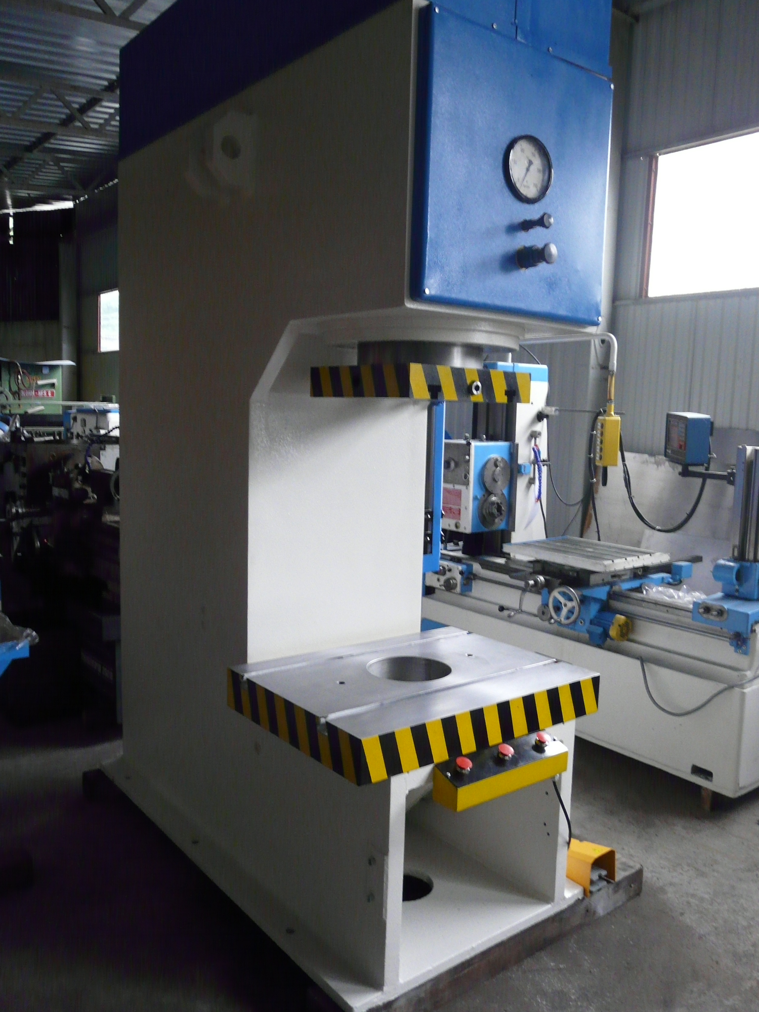 PRASA HYDRAULICZNA WMW PYE 250 S